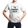 modelo con remera personalizada blanca ilustrativa estampa frente niños - FL Fábrica de Ropa