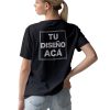 modelo con remera personalizada negra ilustrativa estampa espalda adultos mujer - FL Fábrica de Ropa