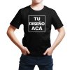 modelo con remera personalizada negra ilustrativa estampa frente niños - FL Fábrica de Ropa